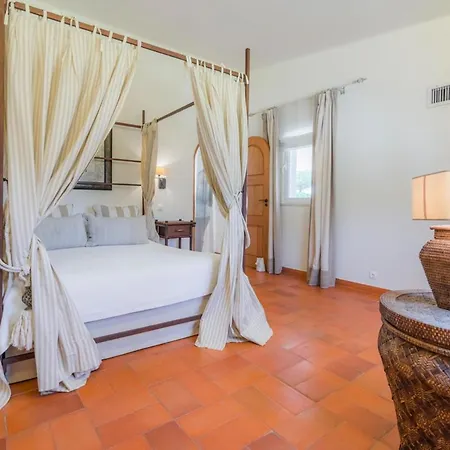 Villa Sleeps 6 Pool Air Con Wifi