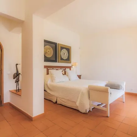 Villa Sleeps 6 Pool Air Con Wifi *