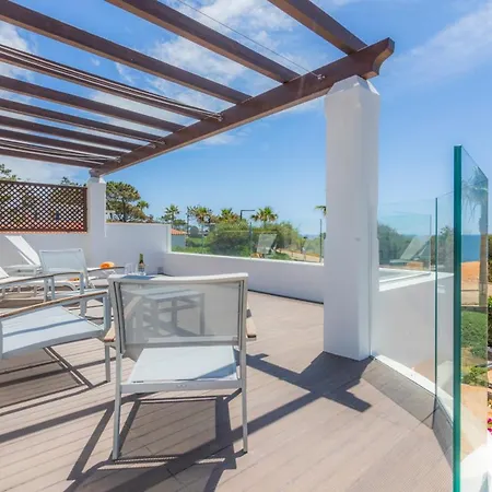 Sleeps 6 Pool Air Con Wifi