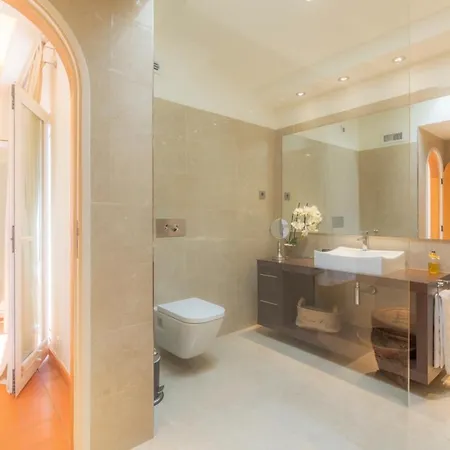 Sleeps 6 Pool Air Con Wifi